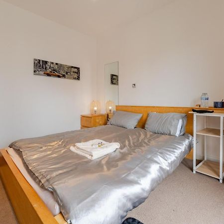 Private Room In Cardiff City Center ภายนอก รูปภาพ
