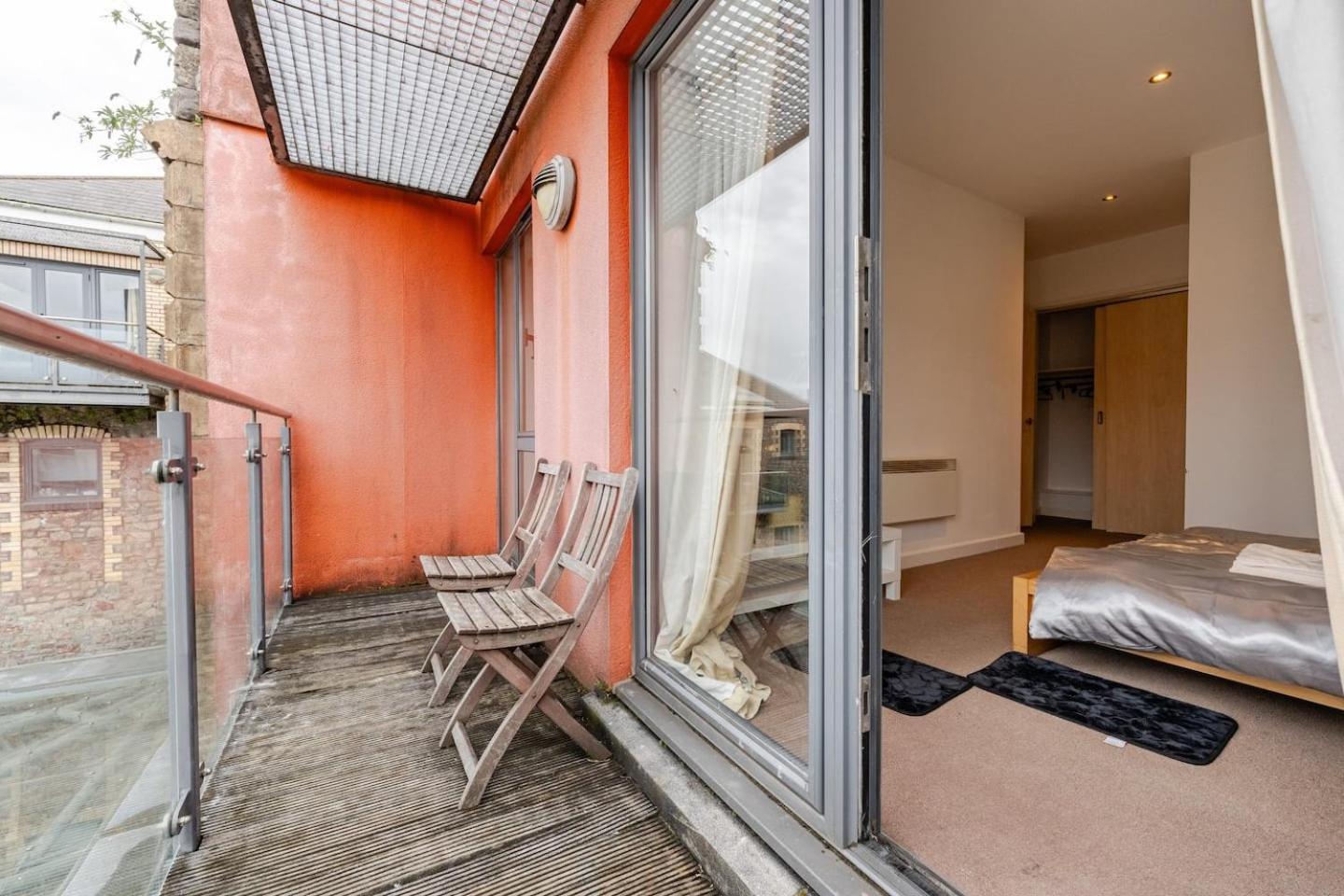 Private Room In Cardiff City Center ภายนอก รูปภาพ