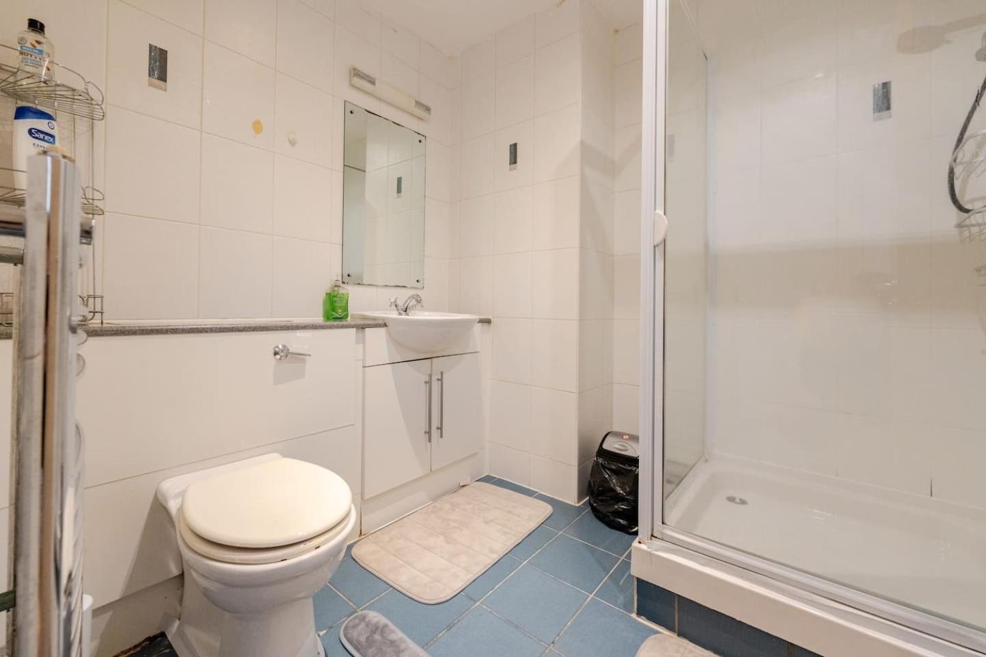Private Room In Cardiff City Center ภายนอก รูปภาพ