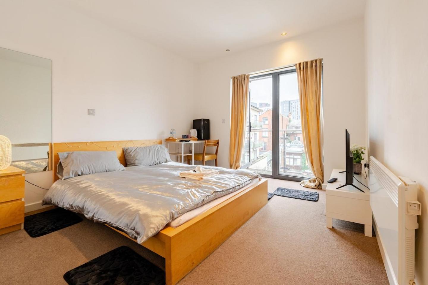 Private Room In Cardiff City Center ภายนอก รูปภาพ